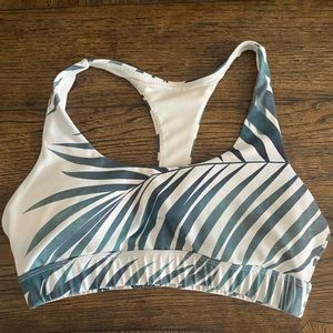 Fit Couture tropical print Medium Sports Bra